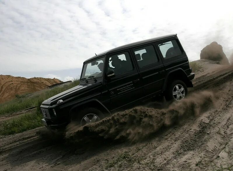 Мерседес гелендваген черный. Гелик для бездорожья. Сталлоне mercedes g - class. Mercedes-benz g 350 bluetec. Новый мерседес гелик по бездорожью.