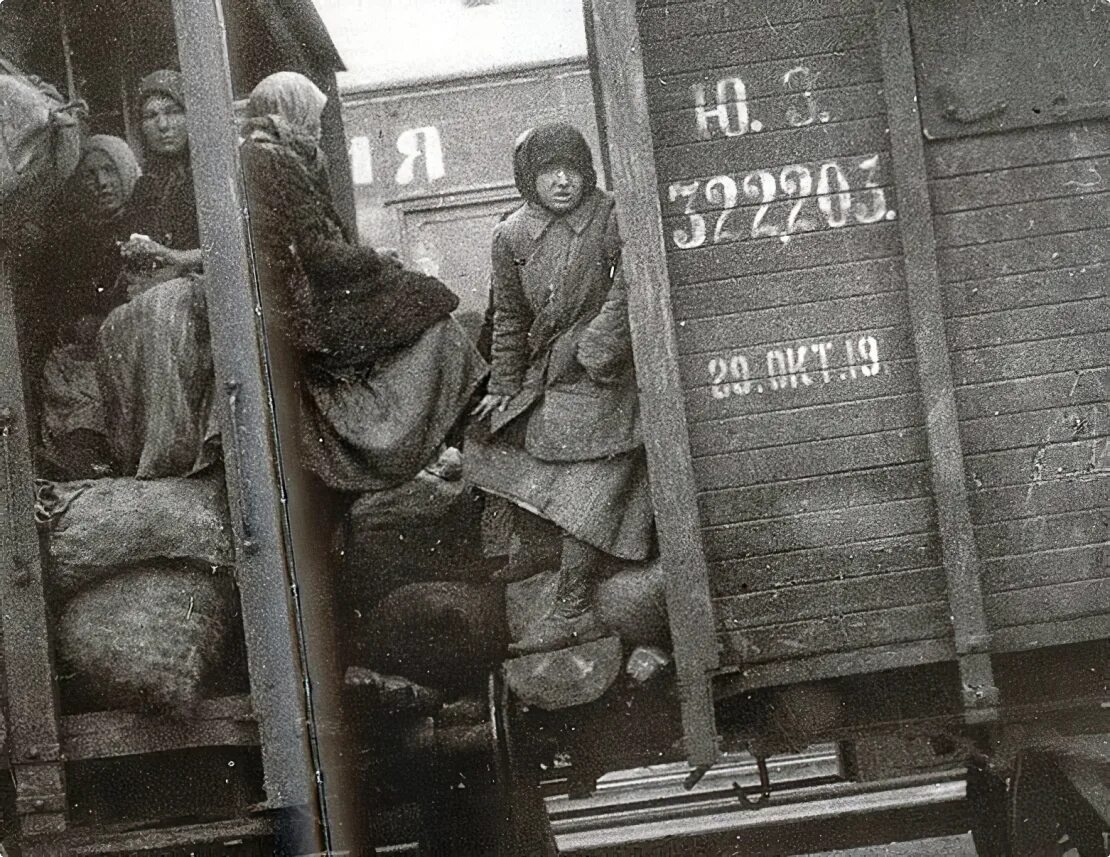 Мешочники это. Мешочники военный коммунизм. мешочники 1920. мешочники в годы гражданской войны.