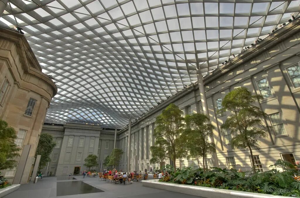 Внутренний двор здания. Etfe оранжерея. атриум внутренний двор внутри здания. etfe архитектура.