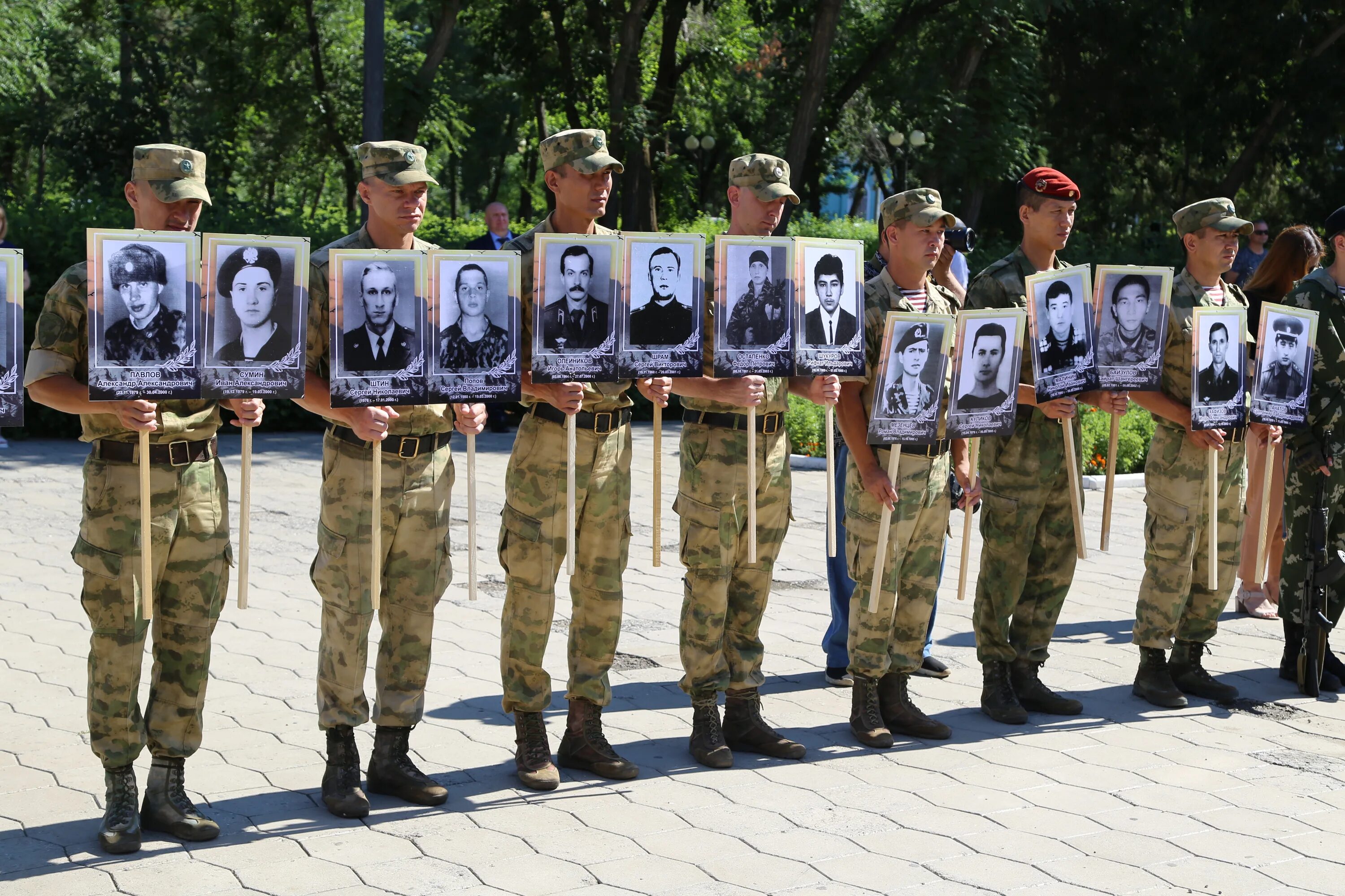 День добровольца военного. Военные волонтеры. Сайт ветеранов боевых действий Астрахань. Боевое братство Астрахань. Добровольческие отряды Россия военные.