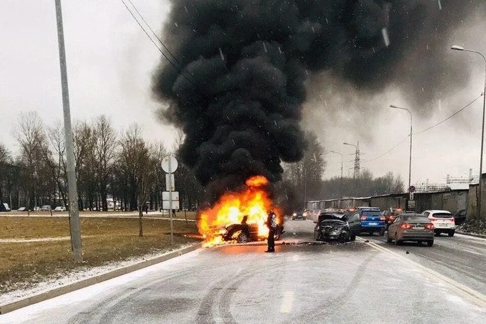 Сгорел канал в городе Королев. Сгорела машина в Петербурге.