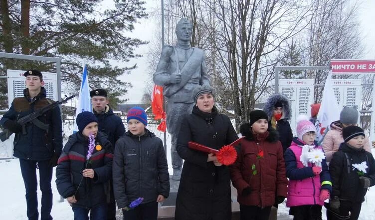 Подслушано павино в контакте. Павино (село, Костромская область). Памятник Павино. День Победы в селе Павино. Петропавловская Сельская школа Павенски роен.