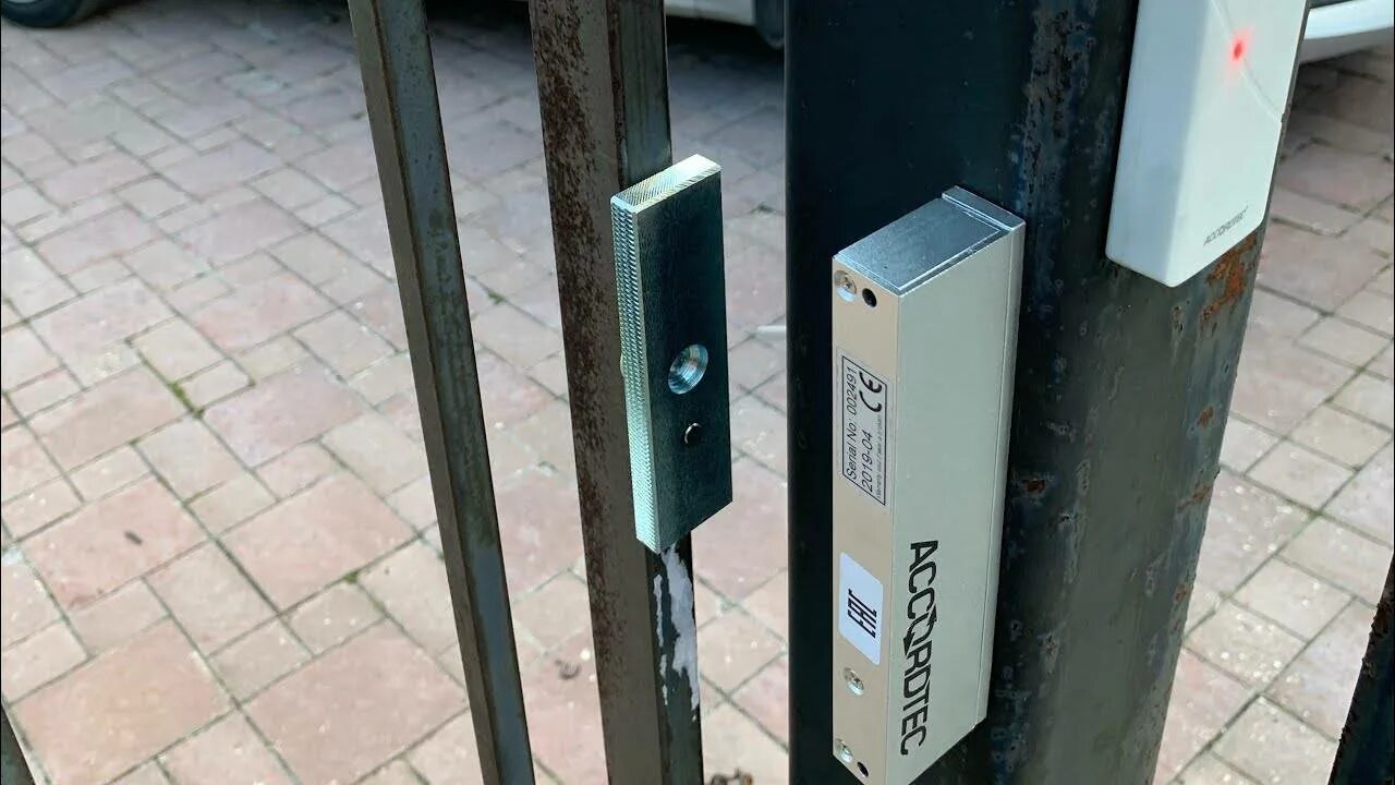 Установка магнитного замка на металлическую