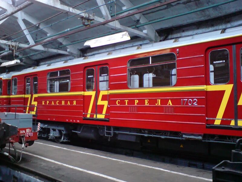 красный вагон. вагон пв 51. вагон твз красная стрела. вагон аммендорф красная стрела. поезд красная стрела москва санкт-петербург.