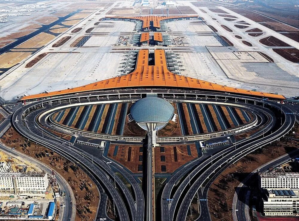 Какой самой большой аэропорт в мире. Международный аэропорт Шоуду в Пекине. Аэропорт Пекин Шоуду Перон. Международный аэропорт Пекин столичный. Аэропорт Пекина (Beijing Capital International Airport, pek.