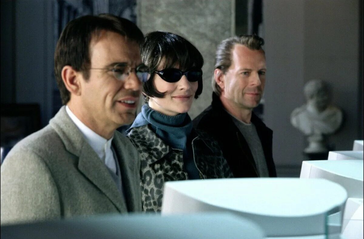 кейт бланшетт бандиты 2001. бандиты из фильма современные. билли боб торнтон и брюс уиллис. билли боб торнтон бандиты 2001. фильм бандиты с брюсом уиллисом.