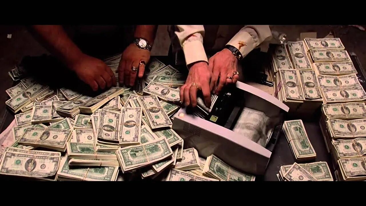 They a lot of money because. Деньги гиф. Куча долларов. Много денег. Мафия и деньги.