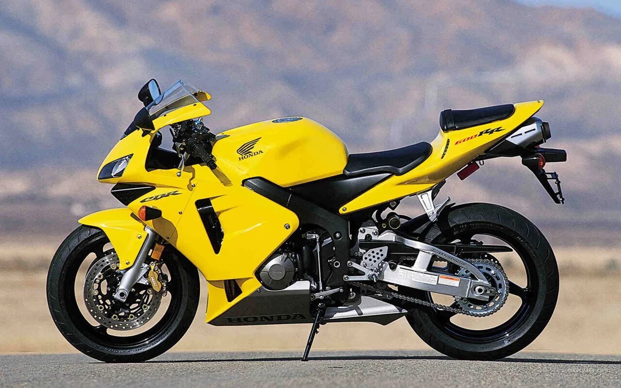 Желтые мотоциклы фото Triumph Daytona 955i 2002 Sportbikes, Triumph, Bike