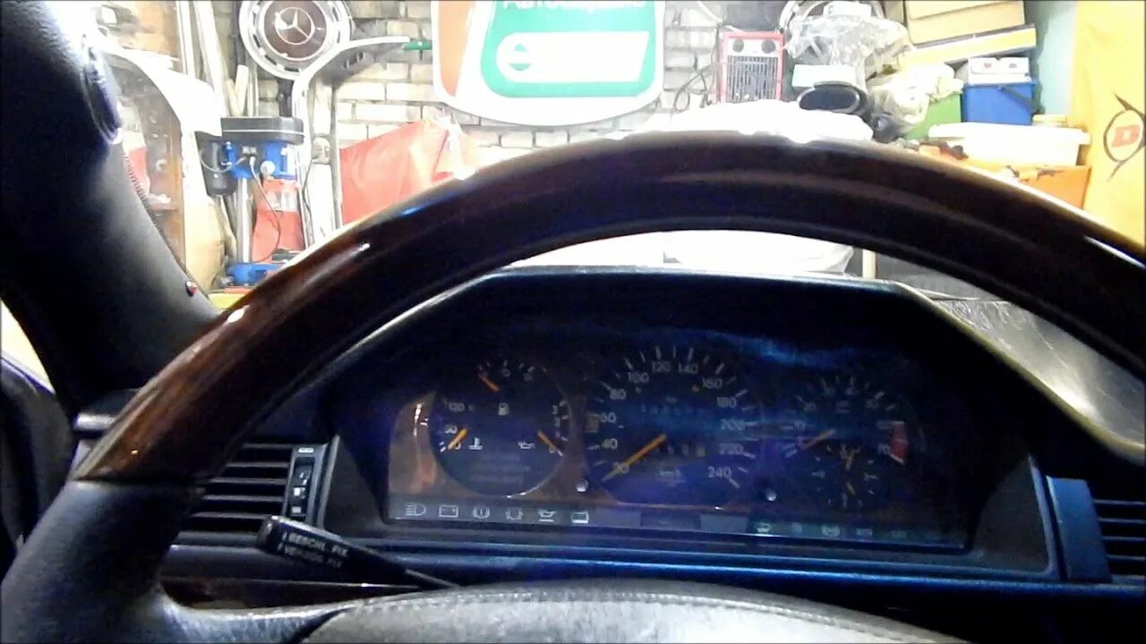 Снять панель на мерседес. Приборка мерседес w124. приборная панель мерседес 124. приборная панель мерседес 124 дизель. щиток приборов мерседес 124.