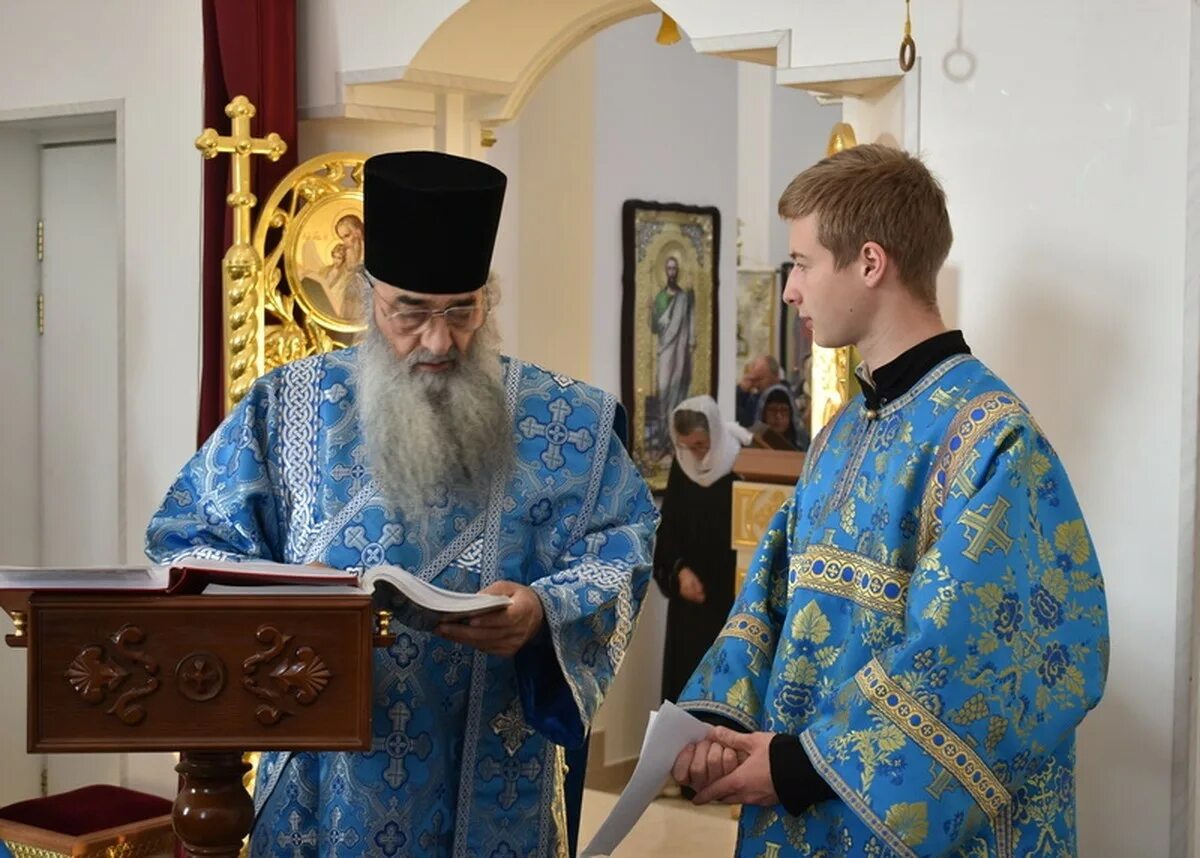 утренние молитвы троице сергиевой лавры. утренние молитвы. утренние молитвы троице сергиевой лавры. братия троице сергиевой лавры. архимандрит таврион троице сергиева лавра.