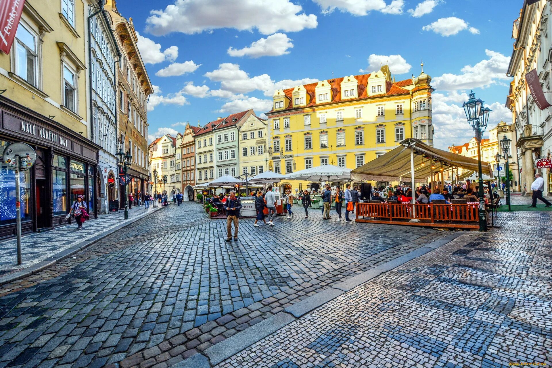 Европа Чехия Прага. Чехия Прага старый город. Чехия Прага улочки. Прага площадь мощеная. Городская пл