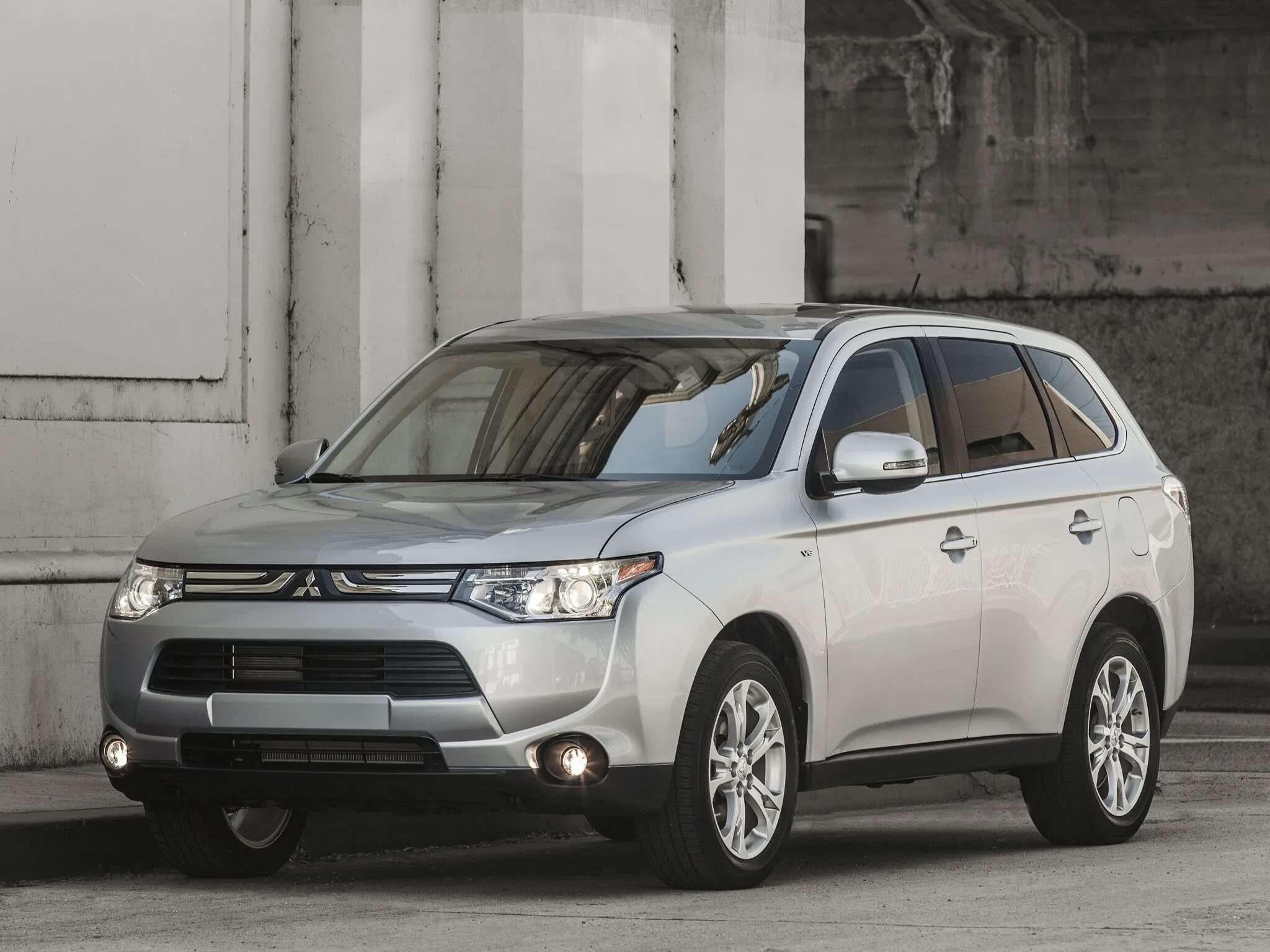 Мицубиси аутлендер полный. Mitsubishi Outlander 2014. Mitsubishi Outlander 2013. Митсубиши Аутлендер 2014. Мицубиси Аутлендер 3.