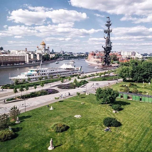 Photography club in moscow. Июнь 2016 москва. Июнь 2016 москва. Велопарад в москве. Манежная площадь москва.