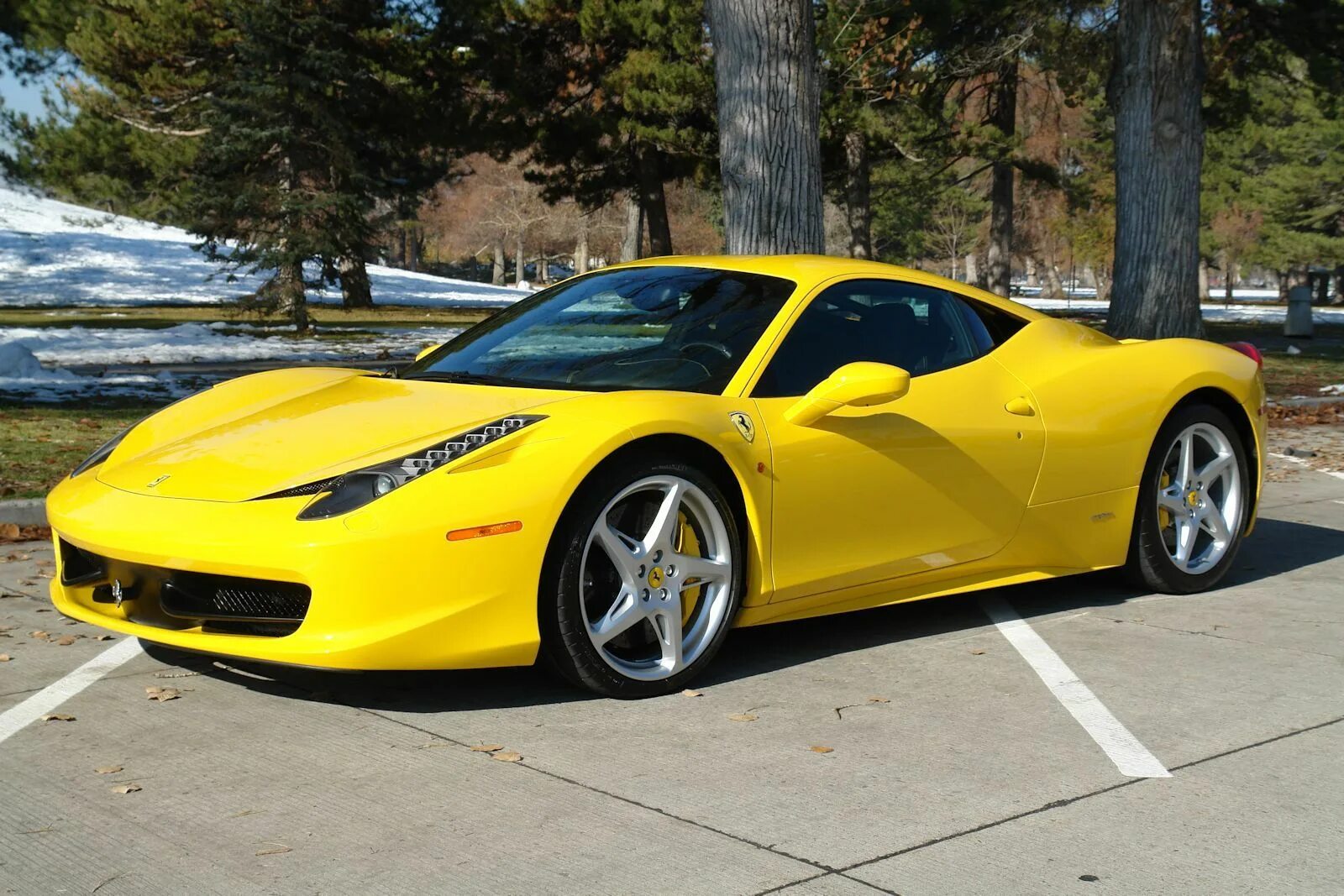 Желтый в реальной жизни. Ferrari 458. Феррари 458 желтая. Ferrari 458 Italia Spider Yellow. Ferrari 458 Italia кабриолет Yellow.