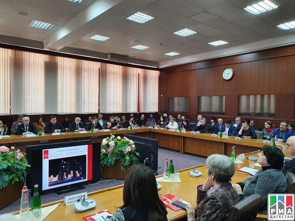 Огэ в дагестане школа. Голос гор. Результат махачкала. Результат махачкала. Флаг ска хабаровск.