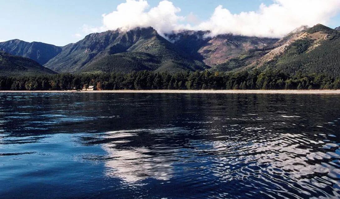 The world deepest lake is lake. Байкал пресноводное озеро. Восточная Сибирь Байкал. Сибирь Байкал самое глубокое озеро. Байкал олиготрофное озеро.