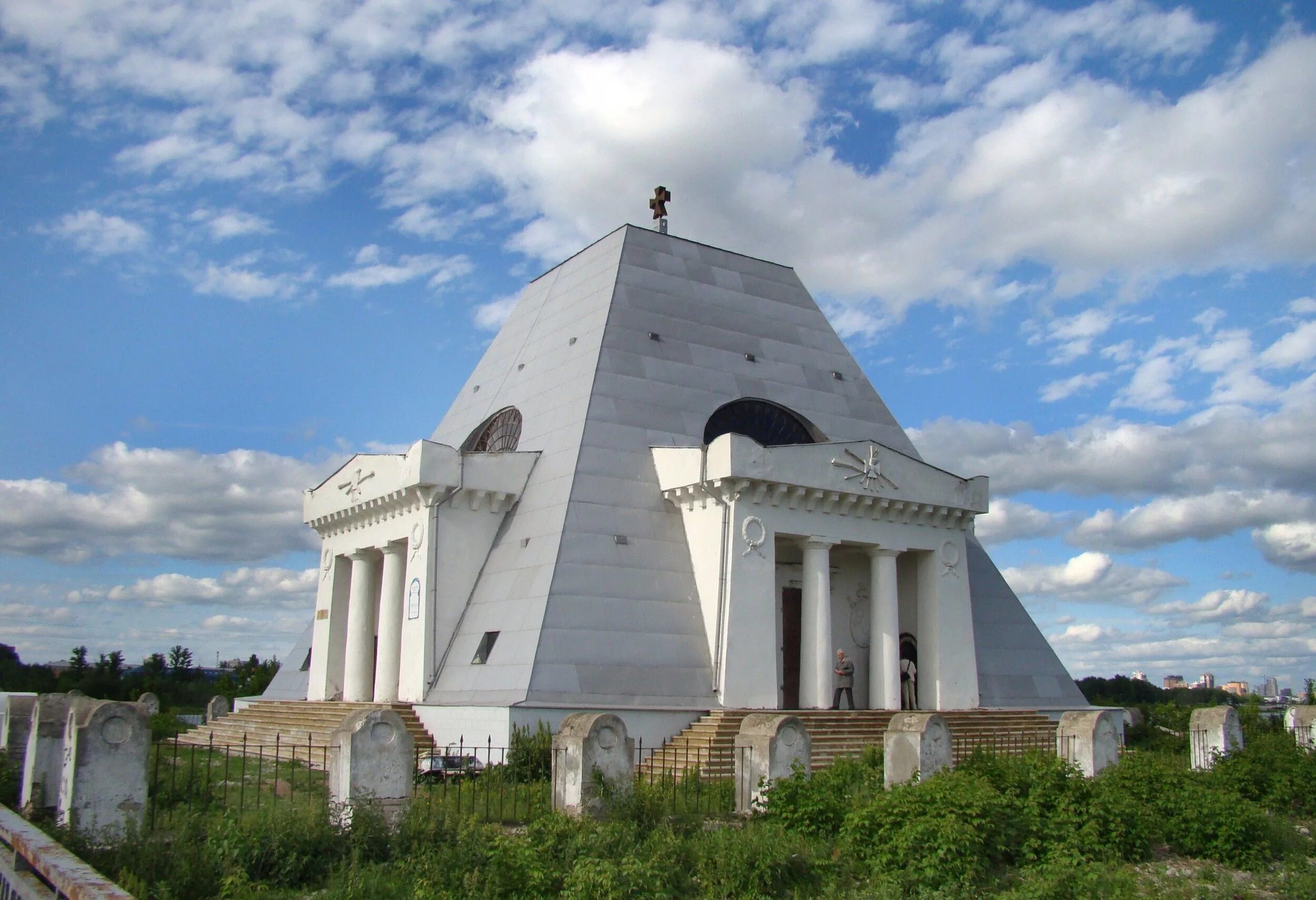 Казань пала. Храм-памятник Спаса Нерукотворного. Храм памятник Спаса Нерукотворного Казань. Храм Нерукотворного образа Христа Спасителя Казань. Храм павшим воинам в Казани.