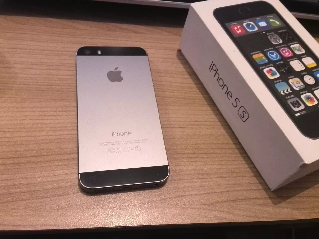 Продается ли айфоны. Айфон 5s 5000. Айфон 5s за 6000. Iphone 5s 2021. Айфон 5 за 5000.