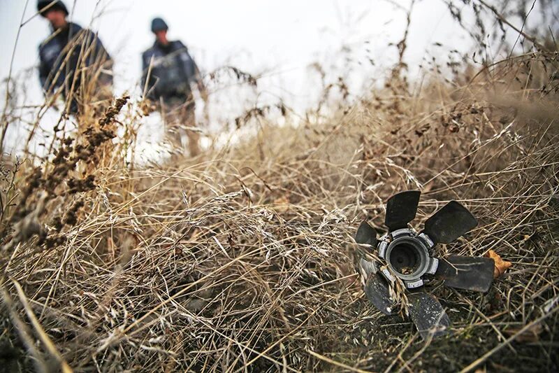 Село Отрадное Белгородского. Снаряд в Отрадном. Белгород обстрел. Украинский БПЛА В поле. Обстрел орла сегодня