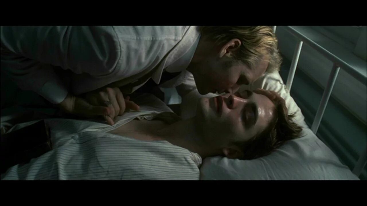 вырезанные сцены из фильмов. чужой завет вырезанные сцены. светильник-столик стеклянный из кинофильма кредо убийцы. вырезанные сцены. вырезанные сцены.