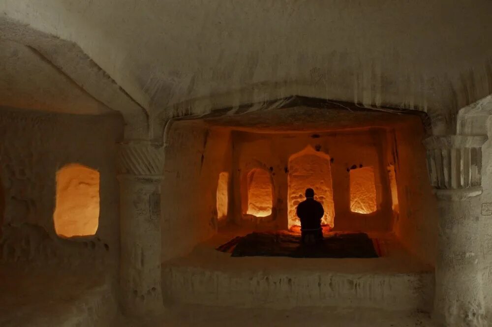 Подземная мечеть. Подземная мечеть шакпак-ата. Подземная мечеть бекет-ата. Подземная мечеть караман ата. Шакпак ата мечеть.