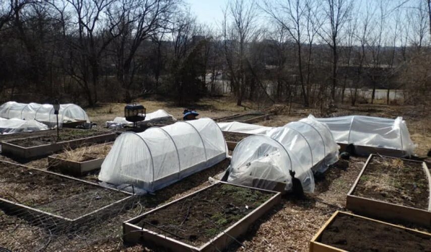 Короба для грядок. Арбузная грядка. Грядка термос. Парник для огурцов. Walipini underground greenhouse.