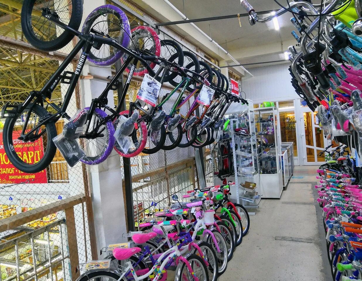 Веломагазин в Оренбурге на Терешковой. Магазин велосипедов. Велосипедный магазин. Велоспорт магазин.