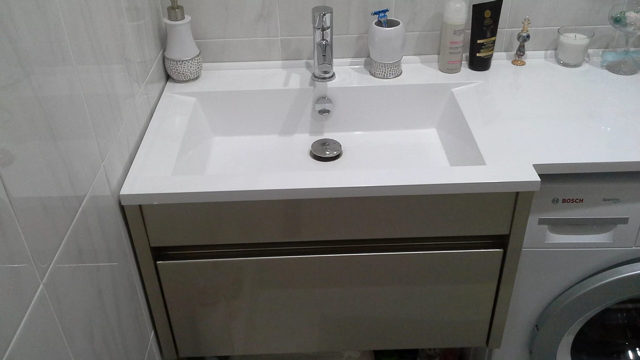 Тумба под раковину и стиральную машину в ванную. Раковина roca victoria nord unik 80. Duravit тумба с раковиной. Мебель под стиральную машину. Тумба с встроенной раковиной.