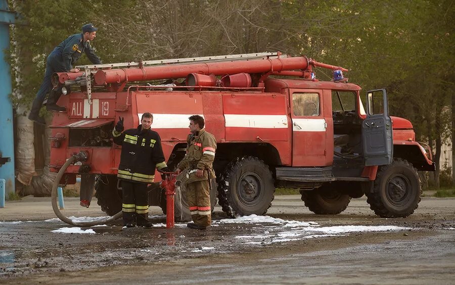 Урал 4320 пожарный. Служба пожаротушения машина. Пнс камаз. Пожарные машины челябинска. Пожарные машины челябинска.