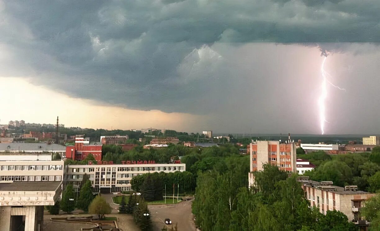 Погода во владимире на май. Гроза Владимирская область. Гроза во Владимире. Неблагоприятные погодные явления Владимирской области. Дождь Владимирская область.