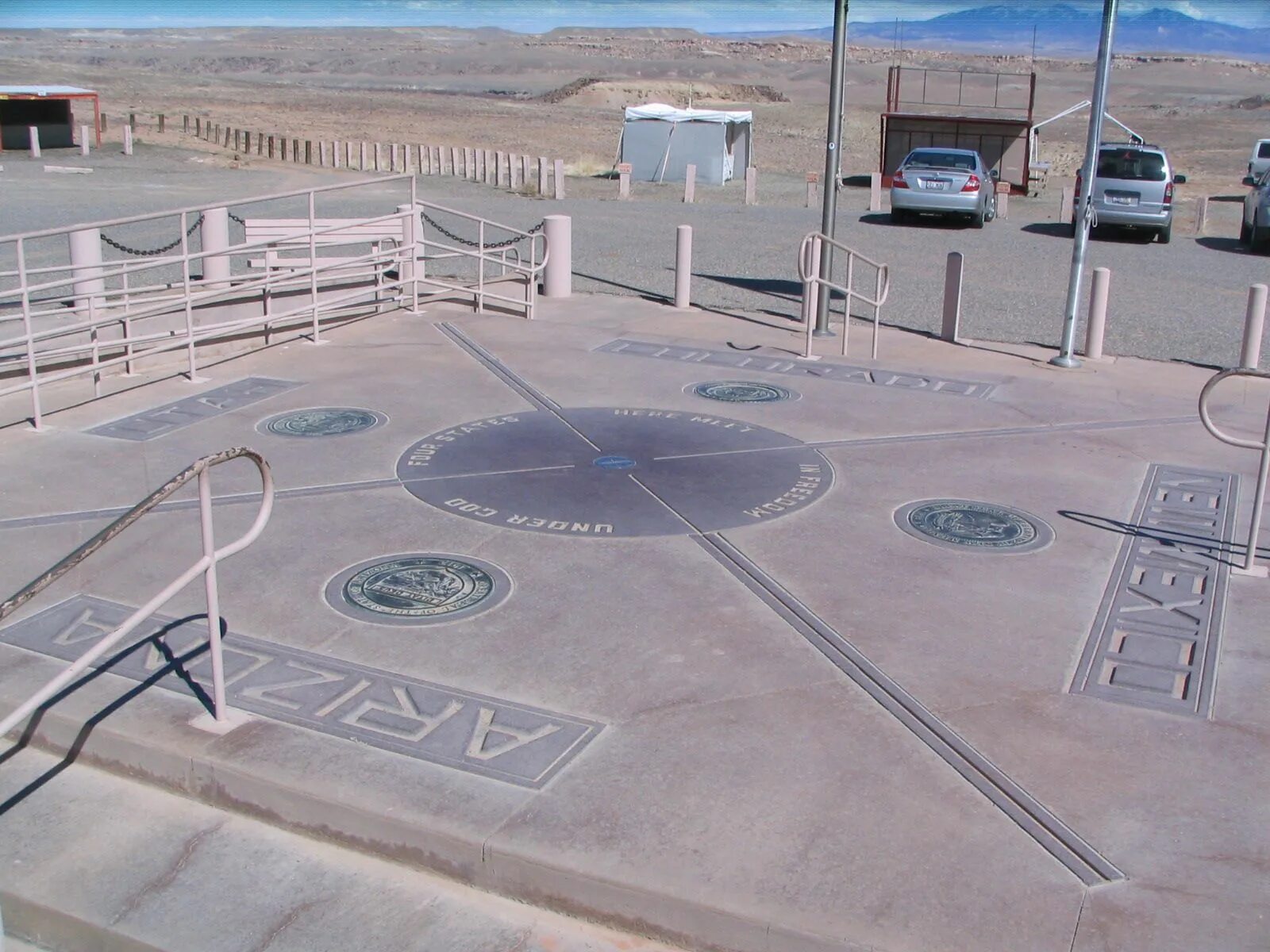 Монумент четырех углов (four Corners Monument). Граница Колорадо Нью Мексико. Юта Колорадо Аризона Нью Мексико. Граница 4 Штатов в США. New corners