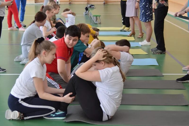 гто в школе. гто 40 лет. сдача нормативов в школе. школьные кружки и секции для подростков. гто в школе.