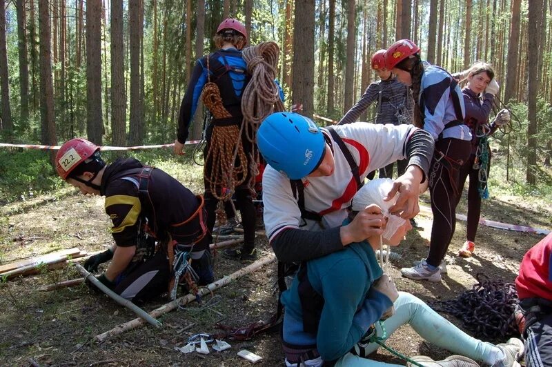 Школа безопасности Юный спасатель. Школа безопасности туризм. Спортивный туризм школа безопасности. Школа безопасности соревнования.