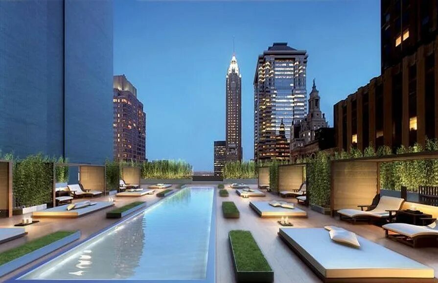 City pleasures. Дом с бассейном в Нью Йорке. Терраса Нью Йорк с бассейном. Апартаменты Манхеттена с бассейном. Терраса на крыше небоскреба с бассейном.