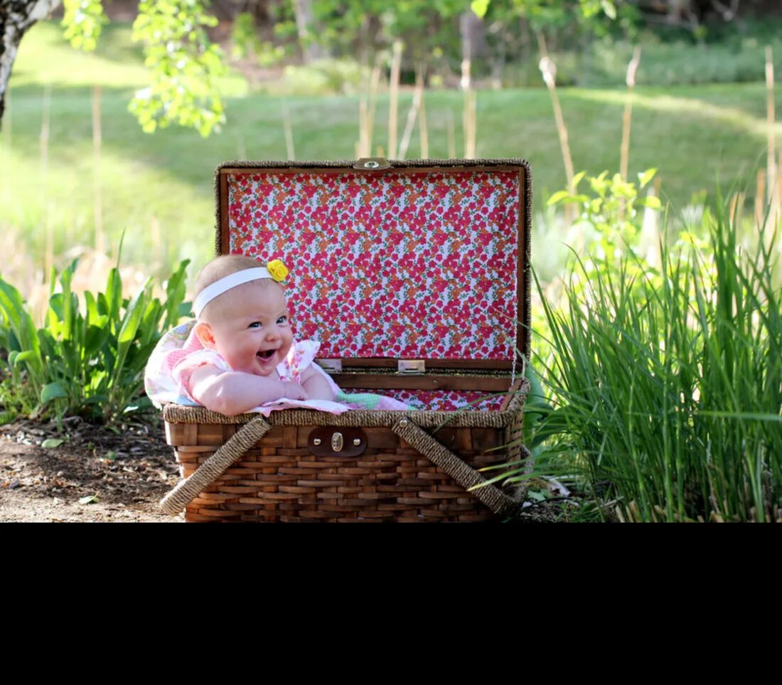 Детская пикника. Фотосессия пикник с малышом. Фотосессия на пикнике с корзинкой. Малыш на пикнике. Корзинка для фиосессии для пикник.