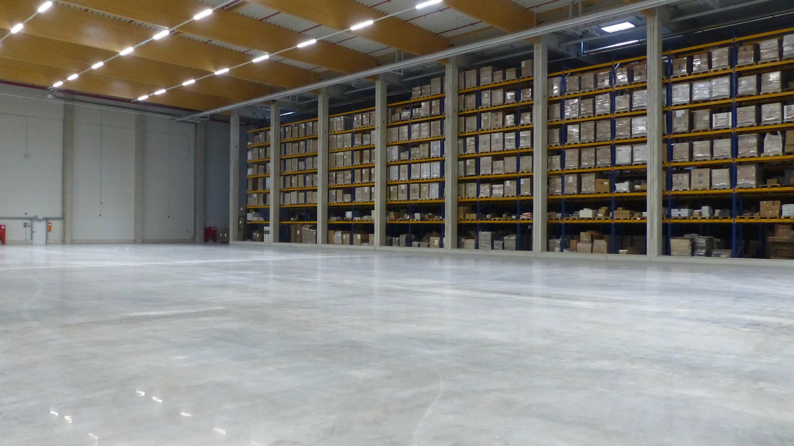 Infinity floors. Warehouse empty floor. the color of the warehouse floor. concrete factory. arrangement of industrial type floors.