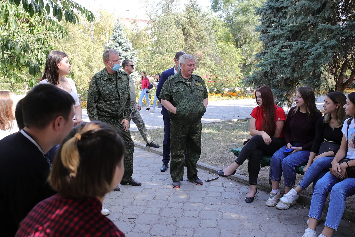 Каменск шахтинский сейчас. Администрация Каменск-Шахтинский. Мэр Каменска-Шахтинского. Глава администрации города Каменск-Шахтинский.