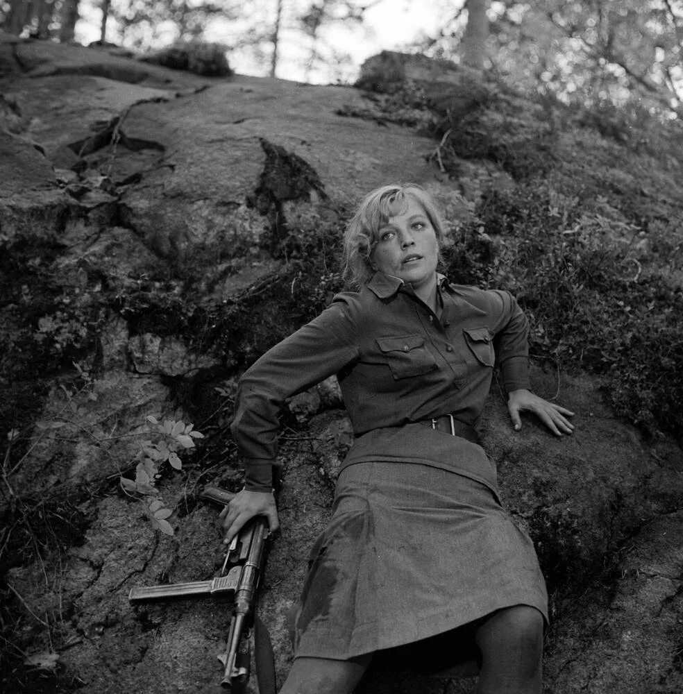 ольга остроумова женя комелькова. ольга остроумова в роли жени комельковой. а зори здесь тихие 1972 женя комелькова. евгения комелькова а зори здесь тихие 1972. ольга остроумова а зори здесь.