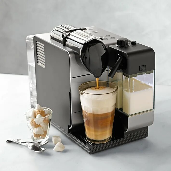 Какая кофемашина лучшая автоматическая для дома. Кофемашина Nespresso Delonghi с капучинатором. Nespresso Delonghi с капучинатором. Кофемашина Nespresso капучино. Кофемашина неспрессо Delonghi с капучинатором.