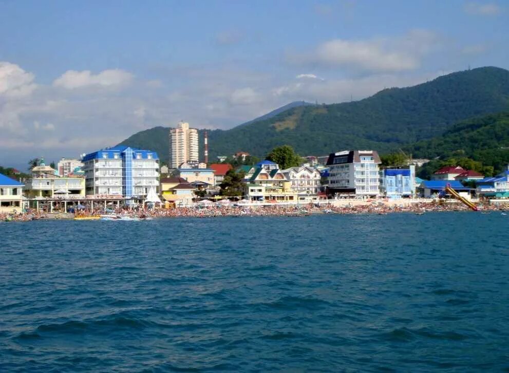 Лазаревское краснодарский край набережная. Отдых на море лазаревское. Пос лазаревское сочи. Посёлок лазаревское сочи. Городской пляж лазаревское.