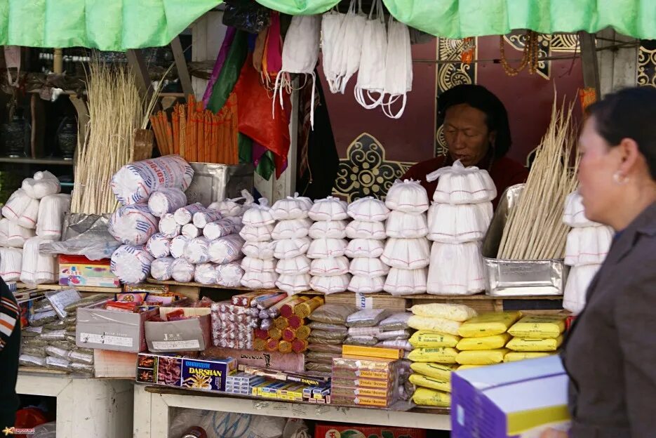 туры в пекин из владивостока. реклама на китайских храмах. туры в пекин из владивостока. шанхай чайна таун. императорский дворец шанхай.
