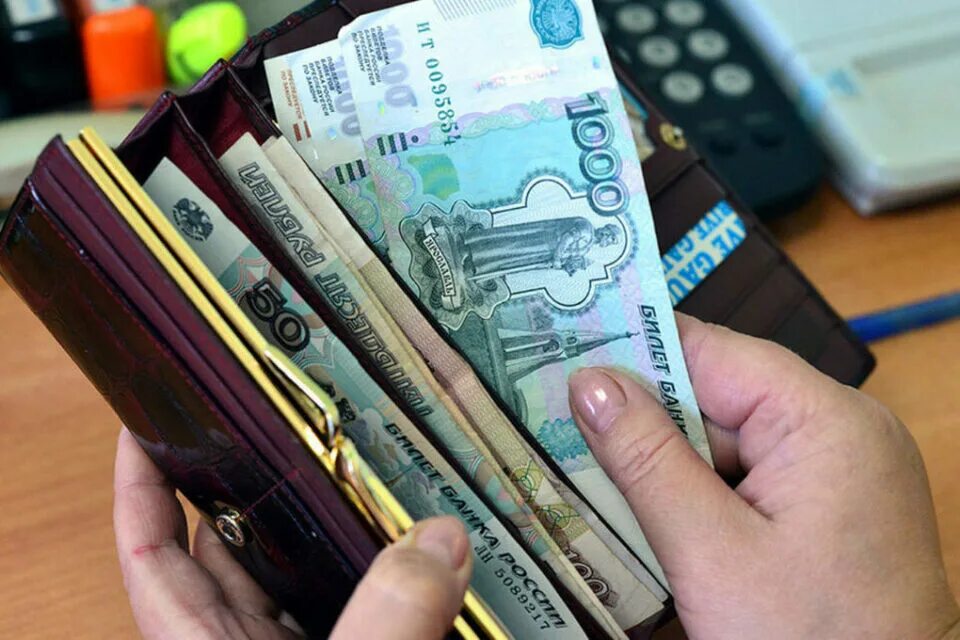 Повышение пенсий мрот. Зарплата. заработная плата. повышение зарплаты бюджетникам. зарплата выросла.
