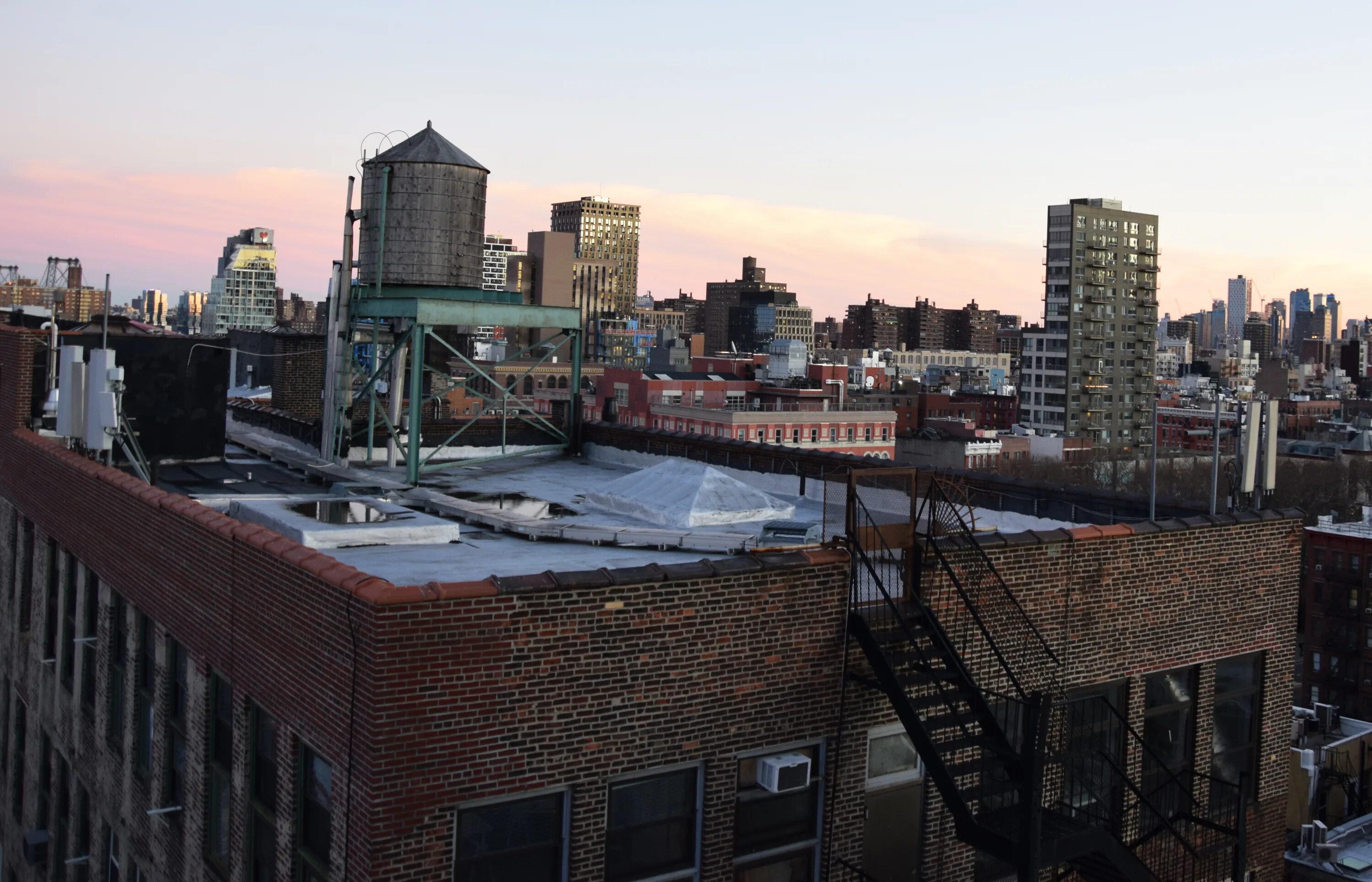 Ресторан sky паттайя. Sky gallery. Sky gallery new york. Консистентность в дизайне гч. Скай гэллери паттайя.