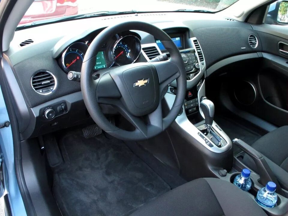 1 базовая комплектация. Chevrolet Cruze 2013 Interior. Chevrolet Cruze 2015 Interior. Шевроле Круз Базовая комплектация. Шевроле Круз комплектация lt салон.