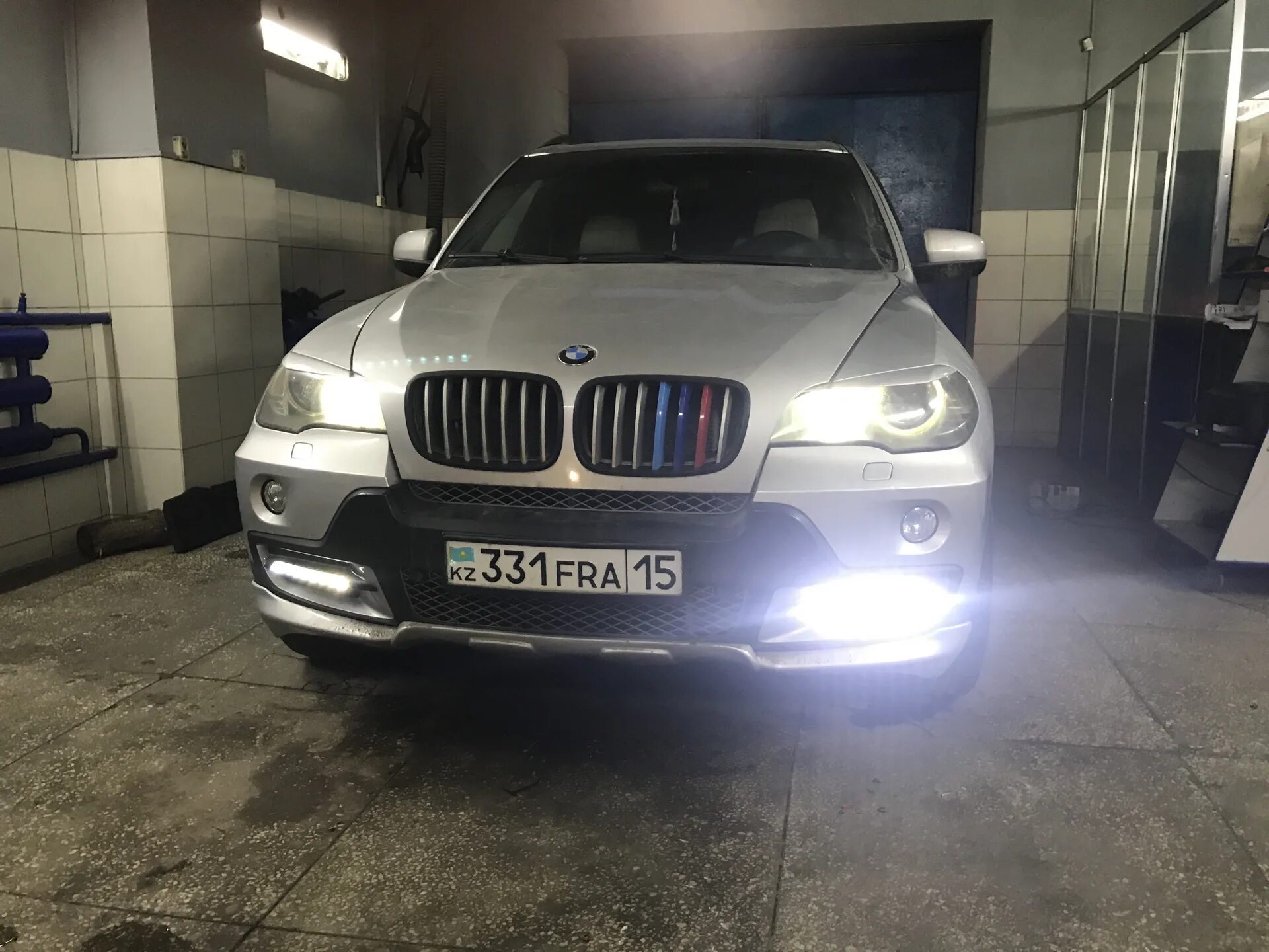 Дхо бмв. BMW x5 x6 e70 ДХО. Ходовые огни БМВ е70. Ходовые огни BMW x5 e70. ДХО BMW x5 e70 точками.