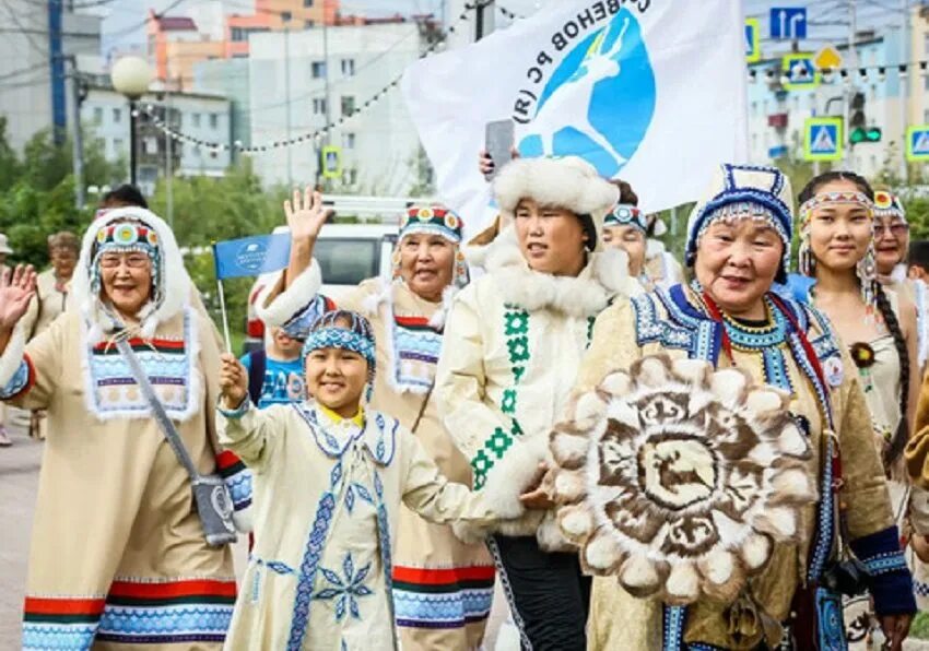 Эвенки Якутии коренные народы. С праздником коренных малочисленных народов. Sakha news