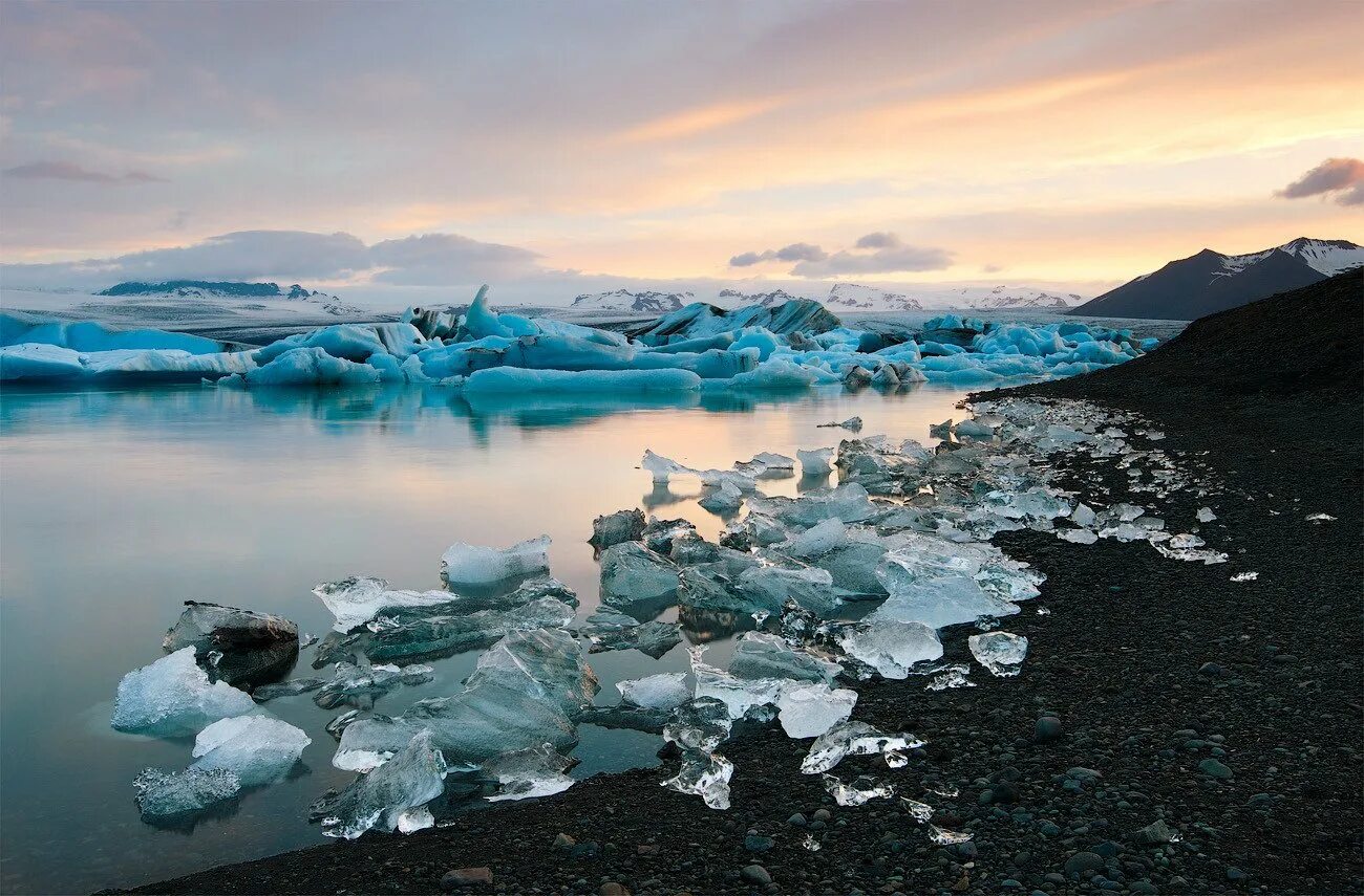 лагуна ёкюльсаурлоун исландия. ледниковая лагуна исландия. таяние ледников в гренландии. ледяная лагуна исландия. запрудные озера.