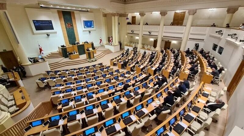 Парламент в новом свете. Парламент Грузии. Парламент Тбилиси. В Грузии парламентская Республика. Парламент Грузии Нино Цилосани.