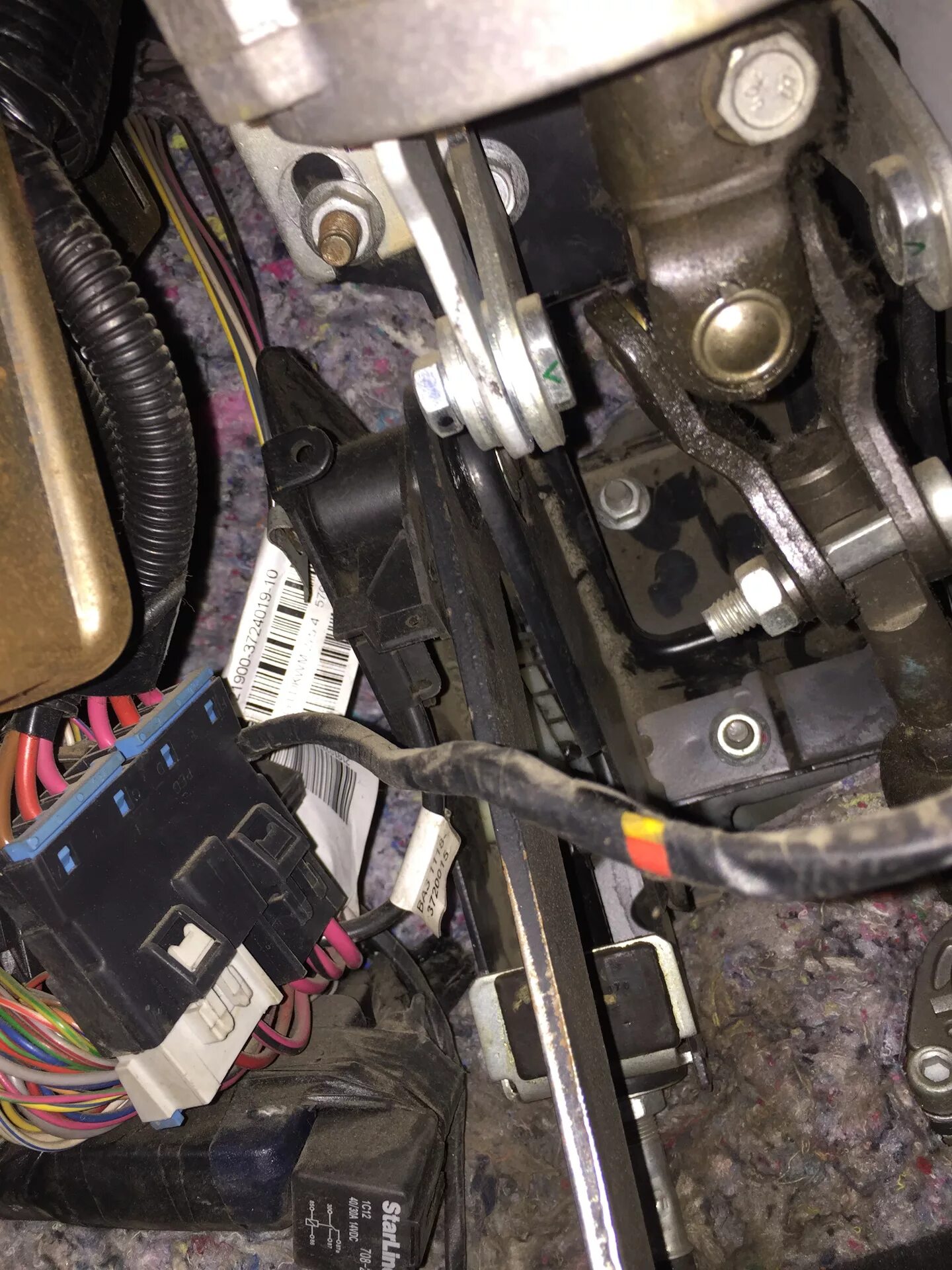 Где сцепление датчик. Где сцепление датчик. Датчик сцепления гранта 8 клапанная. Где сцепление датчик. Sorento 2005 датчик сцепления.