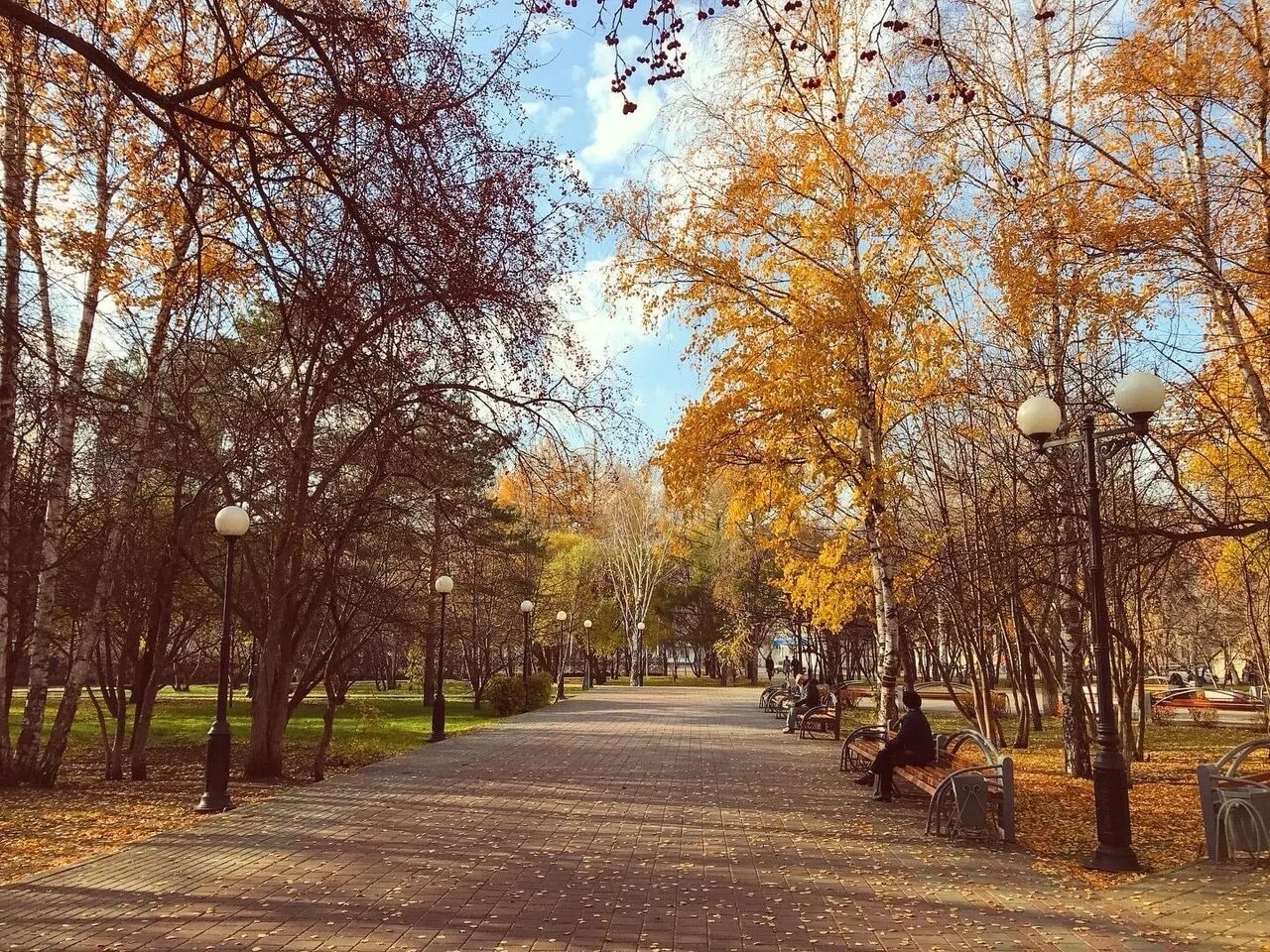 Парк ру тюмень. Текутьевский бульвар Тюмень. Текутьевский сквер Тюмень. Текутьевский бульвар Тюмень фото. Памятник Текутьеву в Тюмени.